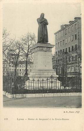 / CPA FRANCE 69 "Lyon, statue de Jacquart à la Croix Rousse"