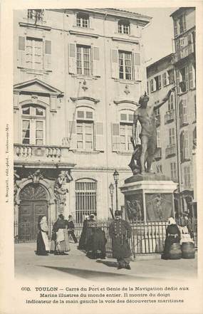 / CPA FRANCE 83 "Toulon, carré du port et Génie de la Navigation"