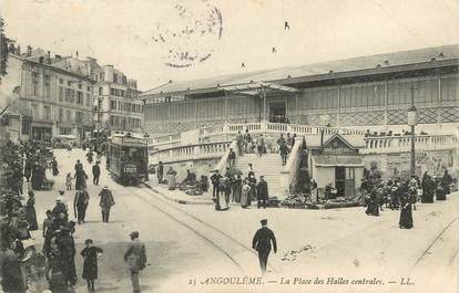 / CPA FRANCE 16 "Angoulême, la place des Halles centrales"  /  TRAMWAY