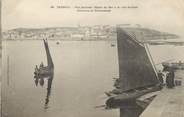 29 Finistere / CPA FRANCE 29 "Tréboul, vue générale, départ du bac à la cale du Guet"