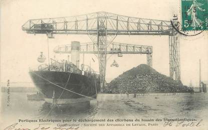 / CPA FRANCE 76 "Le Havre, portique électrique pour le déchargement des charbons du bassin des transatlantiques"