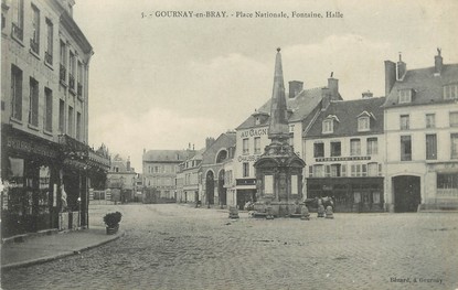 / CPA FRANCE 76 "Gournay en Bray, place Nationale, fontaine, Halle "