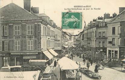 / CPA FRANCE 76 "Gournay en Bray, la rue Notre Dame, un jour de marché"