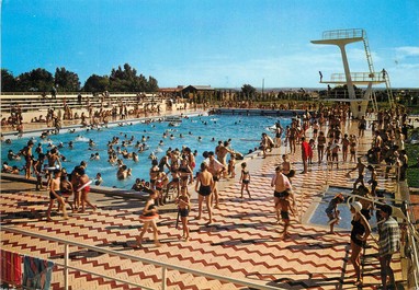 / CPSM FRANCE 60 "Beauvais, la piscine"