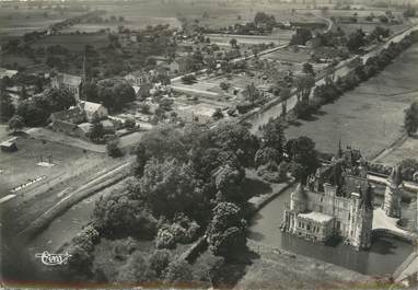 / CPSM FRANCE 45 "Combreux, vue générale aérienne, le château"