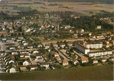 / CPSM FRANCE 45 "Courtenay, vue aérienne"