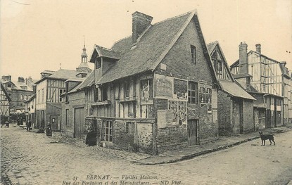 / CPA FRANCE 27 "Bernay, vieilles maisons, rue des Fontaines et des manufactures"