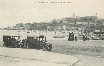 / CPA FRANCE 06 "Cannes, le port et le mont Chevalier" / AUTOMOBILE