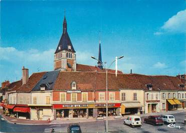 / CPSM FRANCE 45 "Lorris, l'église et la place du Martroi "