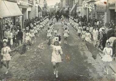 / CPSM FRANCE 45 "Montargis" / MAJORETTES