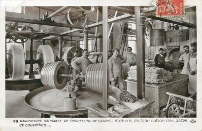 / CPSM FRANCE 92 " Manufacture nationale de porcelaine de Sèvres, atelier de fabrication"