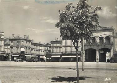 / CPSM FRANCE 47 "Tonneins, place du château"