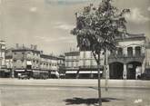 47 Lot Et Garonne / CPSM FRANCE 47 "Tonneins, place du château"