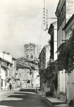 / CPSM FRANCE 47 "Villeneuve sur Lot, rue Saint Etienne et l'église"