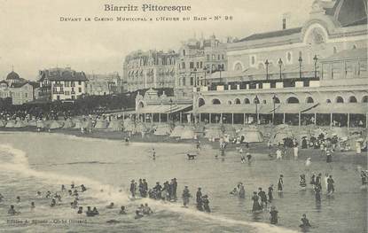 / CPA FRANCE 64 "Biarritz Pittoresque, devant le casino municipal à l'heure du bain nr 98"