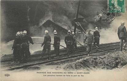 / CPA FRANCE 93 "Saint Ouen, incendie des Magasins du Nord à Saint Ouen" / POMPIERS