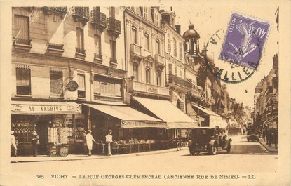 / CPA FRANCE 03 "Vichy, la rue Georges Clémenceau"