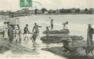 44 Loire Atlantique / CPA FRANCE 44 "Pornichet, enfants sur la plage" / BAIGNEUSE / JEUX DE PLAGE