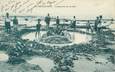 / CPA FRANCE 76 "Le Tréport Mers, construction sur le sable"