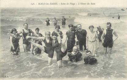 / CPA FRANCE 59 "Malo les Bains, scène de plage, l'heure du bain" / BAIGNEUSES