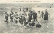 59 Nord / CPA FRANCE 59 "Malo les Bains, scène de plage, l'heure du bain" / BAIGNEUSES