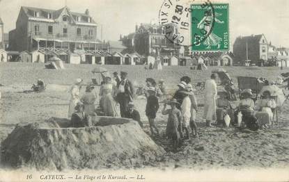 / CPA FRANCE 80 "Cayeux, la plage et le Kursaal" / JEUX DE PLAGE