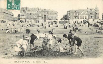 / CPA FRANCE 80 "Mers sur Mer, la plage" / JEUX DE PLAGE