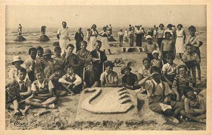 / CPA FRANCE 59 Sanatorium National Vancauwenberghe Zuydcoote" / JEUX DE PLAGE