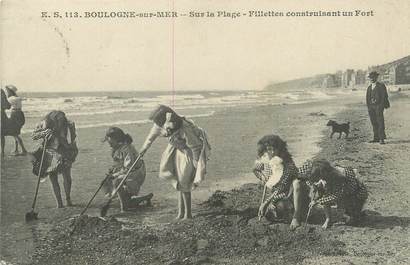 / CPA FRANCE 62 "Boulogne sur Mer, sur la plage" / JEUX DE PLAGE