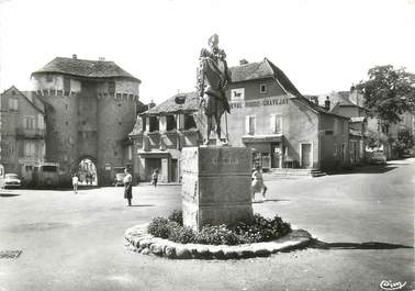 / CPSM FRANCE 48 "Marvejols, la statue du roi IV et la porte du Soubeyran"