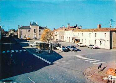 / CPSM FRANCE 49 "Saint Laurent des Autels, place de la Mairie"