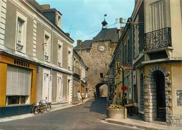 / CPSM FRANCE 49 "Puancé, la tour de l'horloge, la porte Angevine"