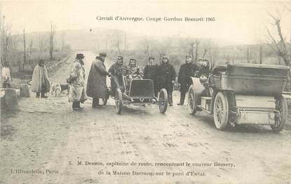 CPA FRANCE 63 "M Desson, capitaine de route, rencontrant le coureur Hemery de la maison Darracq sur le pont d'Enval"