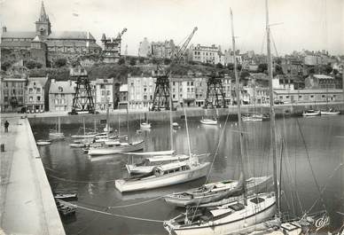 / CPSM FRANCE 50 "Granville, un coin du bassin et l'église "