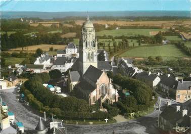 / CPSM FRANCE 50 "Sainte Marie du Mont, le centre et l'église, vue aérienne"