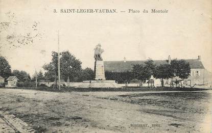 / CPA FRANCE 89 "Saint Léger Vauban, place du Montoir"