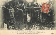 77 Seine Et Marne / CPA FRANCE 77 "Catastrophe de Melun 1913, la recherche des lettres tombées du wagon poste "