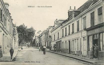 / CPA FRANCE 27 "Bernay, rue de la Chaussée"