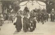 67 Ba Rhin / CPA FRANCE 67 "Strasbourg, 14 juillet 1919, rue de la paix, trois jolies alsaciennes"