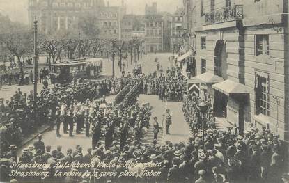 / CPA FRANCE 67 "Strasbourg, la relève de garde, place Kléber"