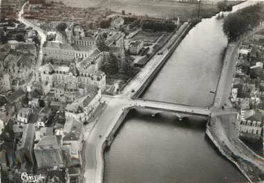 / CPSM FRANCE 53 "Chateau Gontier, vue aérienne, le pont et l'hôpital Saint Julien"