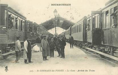 CPA FRANCE 03 "Saint Germain des Fossés, la gare, arrivée du train"