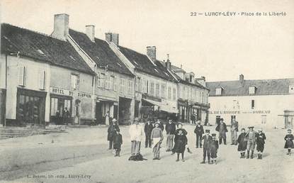 CPA FRANCE 03 "Lurcy Lévy, Place de la Liberté"