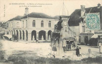 / CPA FRANCE 95 "La Roche Guyon, la mairie et la fontaine construite par le duc de Larochefoucauld"