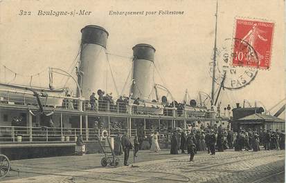 / CPA FRANCE 62 "Boulogne sur Mer, embarquement pour Folkestone"