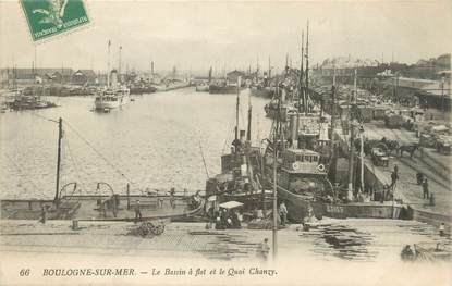 / CPA FRANCE 62 " Boulogne sur Mer, le bassin à flot et le quai Chanzy"