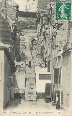 / CPA FRANCE 62 " Boulogne sur Mer, la rue Machicouli"