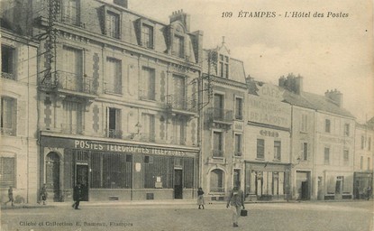 / CPA FRANCE 91 "Etampes, l'hôtel des postes"