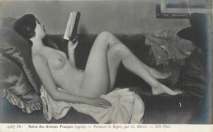 / CPA NU / SALON DES ARTISTES FRANCAIS 1910 nr 4487 Dt "Pendant le repos par G. Hervé"
