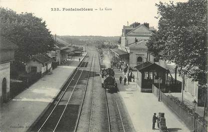 / CPA FRANCE 77 " Fontainebleau, la gare "
